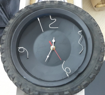 Wall clock design made with recycled materials